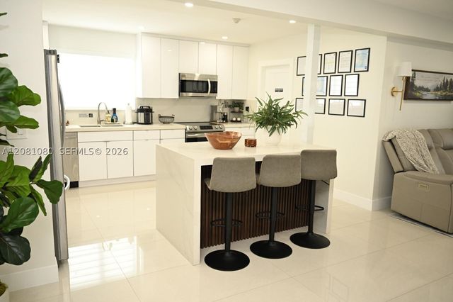 850 W 51st Pl, Hialeah, FL 33012