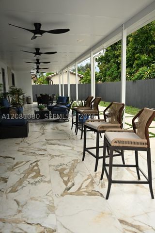 850 W 51st Pl, Hialeah, FL 33012