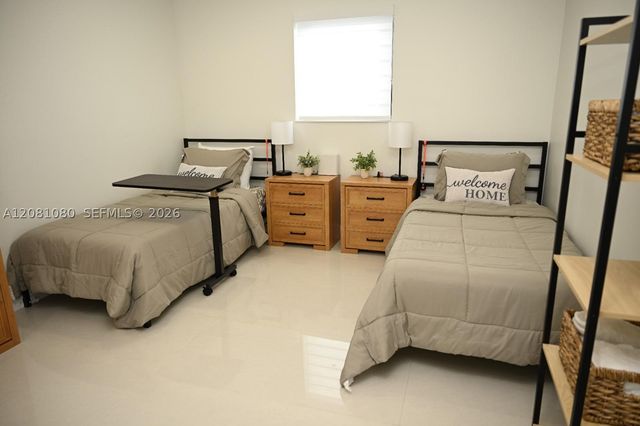 850 W 51st Pl, Hialeah, FL 33012
