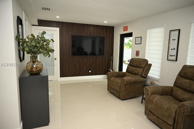 850 W 51st Pl, Hialeah, FL 33012