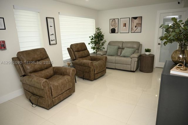 850 W 51st Pl, Hialeah, FL 33012