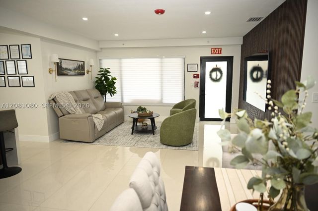 850 W 51st Pl, Hialeah, FL 33012