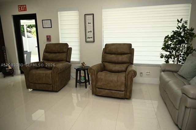 850 W 51st Pl, Hialeah, FL 33012
