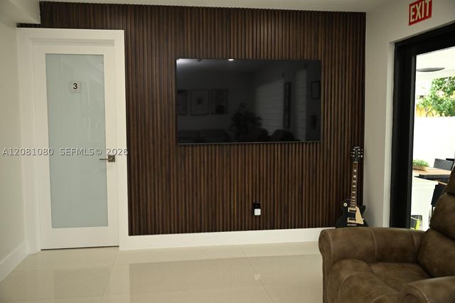 850 W 51st Pl, Hialeah, FL 33012