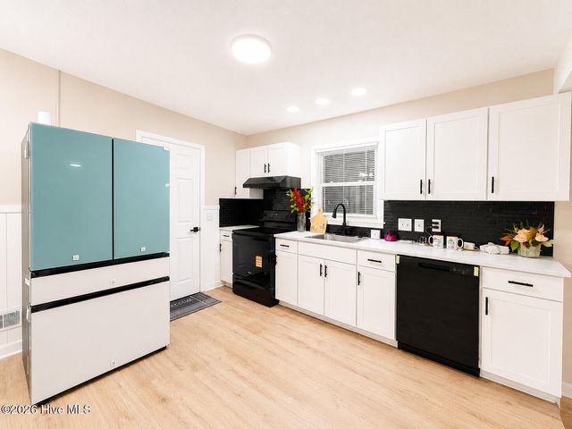 3202 College Road S, Wilmington, NC 28412