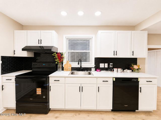 3202 College Road S, Wilmington, NC 28412