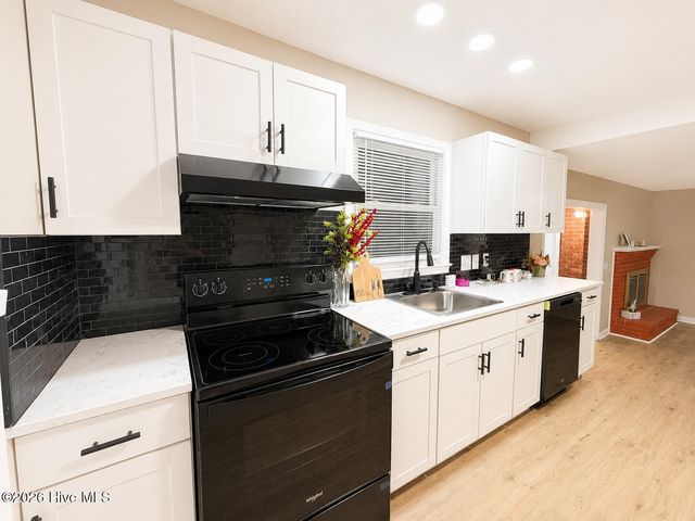 3202 College Road S, Wilmington, NC 28412