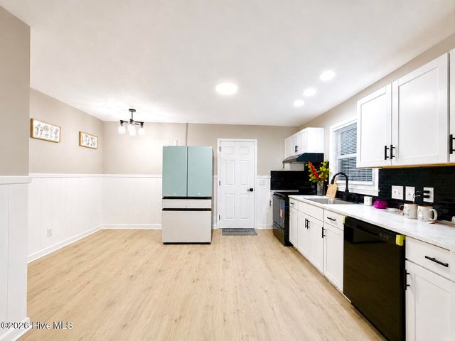 3202 College Road S, Wilmington, NC 28412