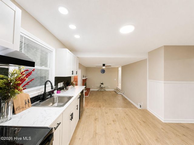 3202 College Road S, Wilmington, NC 28412
