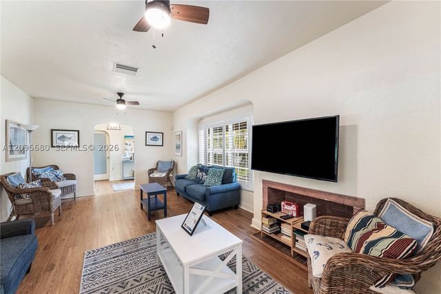 711 Tyler St, Hollywood, FL 33019