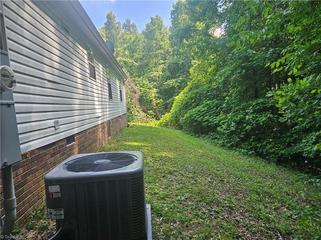 7014 Cain Forest Court, Walkertown, NC 27051