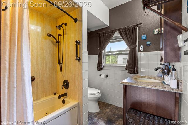 1032 Washington Avenue, Temperance, MI 48182