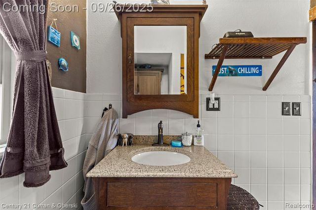 1032 Washington Avenue, Temperance, MI 48182