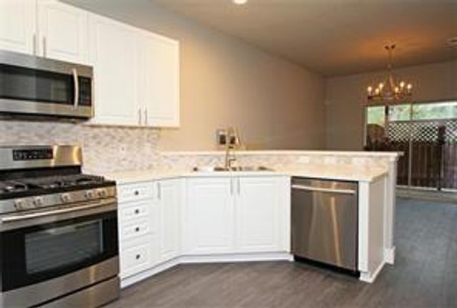 63 Woodlily Place, The Woodlands, TX 77382