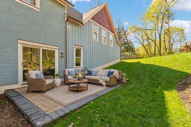 885 Geneva Road, St. Charles, IL 60174