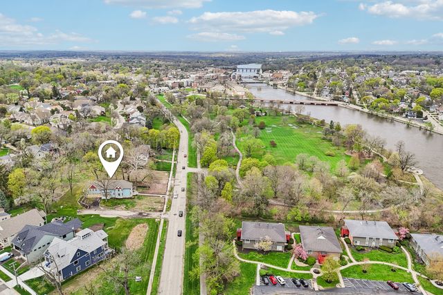 885 Geneva Road, St. Charles, IL 60174