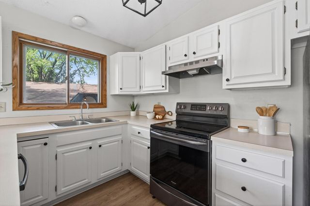 3054 Wilder Street N, Roseville, MN 55113