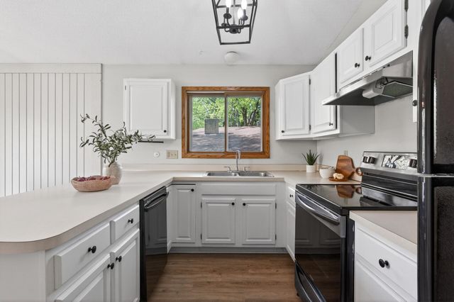 3054 Wilder Street N, Roseville, MN 55113