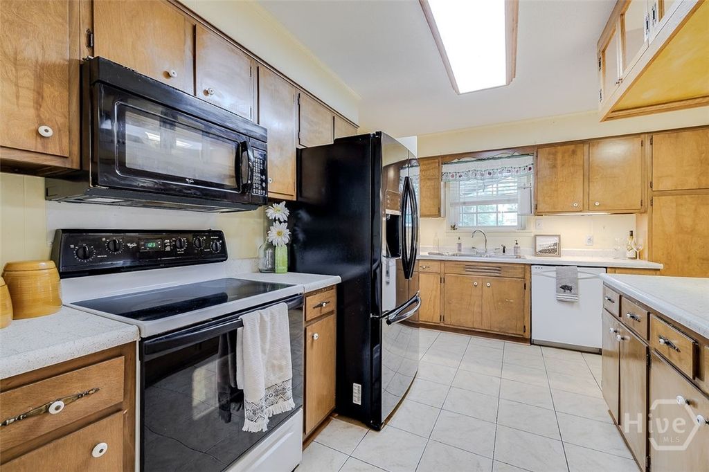 Image 11 of property listing at 581 Blue Jay Road, Rincon, GA 31326