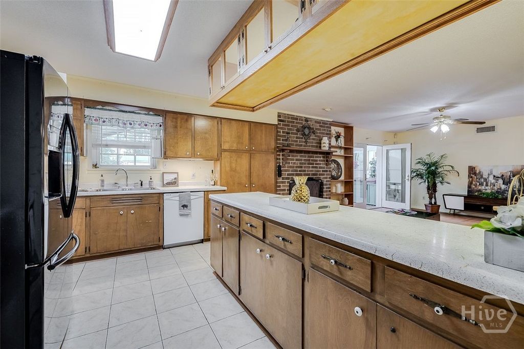 Image 12 of property listing at 581 Blue Jay Road, Rincon, GA 31326