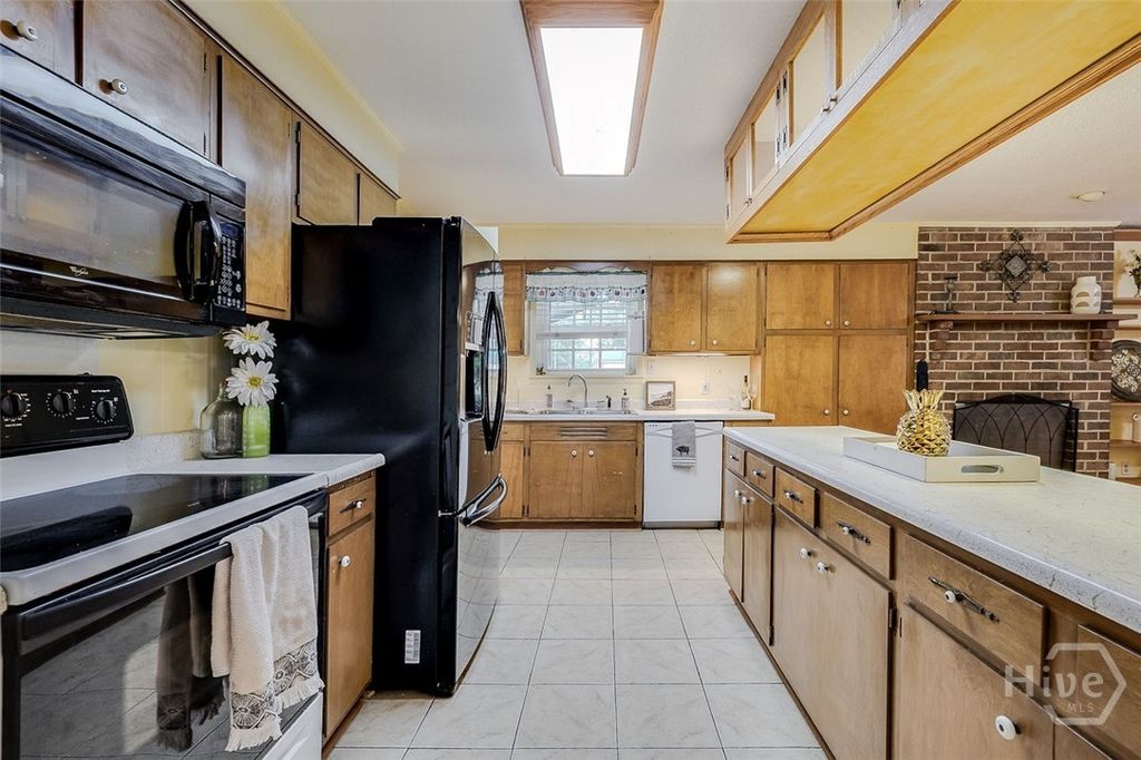 Image 13 of property listing at 581 Blue Jay Road, Rincon, GA 31326
