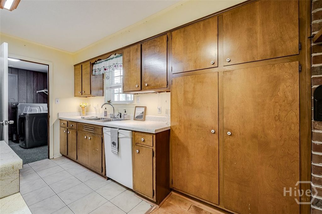 Image 14 of property listing at 581 Blue Jay Road, Rincon, GA 31326