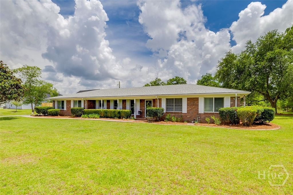 Image 2 of property listing at 581 Blue Jay Road, Rincon, GA 31326