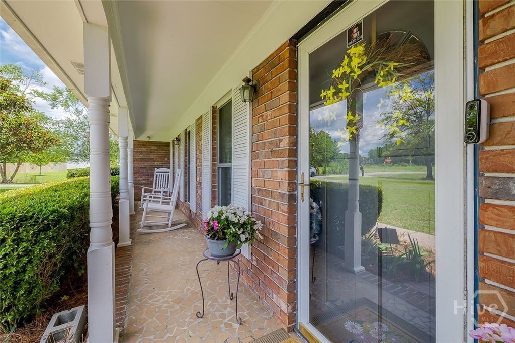 Image 4 of property listing at 581 Blue Jay Road, Rincon, GA 31326