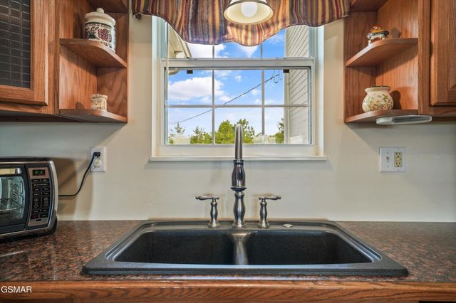 2064 Kerr Road, Sevierville, TN 37876