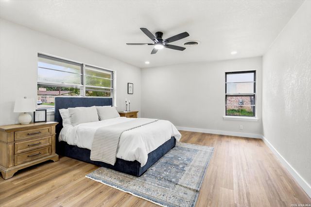 742 Winfield Cir, Windcrest, TX 78239
