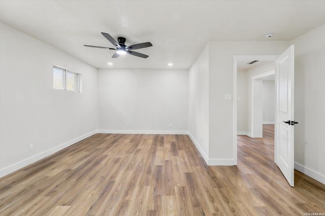 742 Winfield Cir, Windcrest, TX 78239