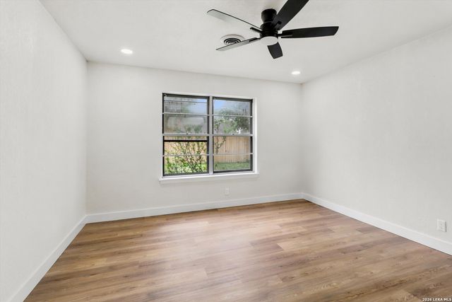 742 Winfield Cir, Windcrest, TX 78239