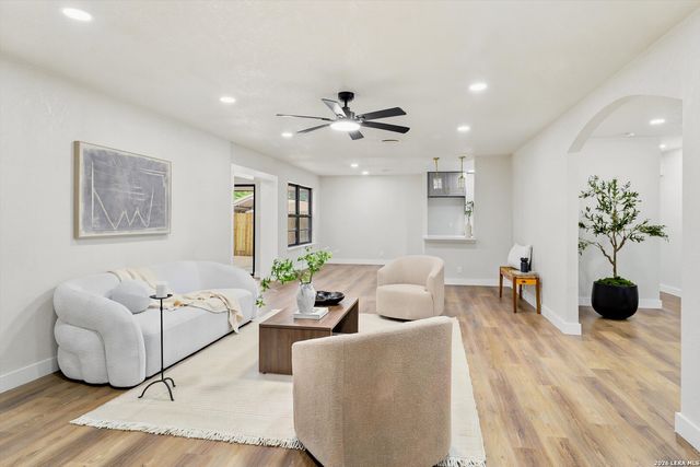 742 Winfield Cir, Windcrest, TX 78239