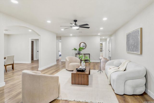 742 Winfield Cir, Windcrest, TX 78239
