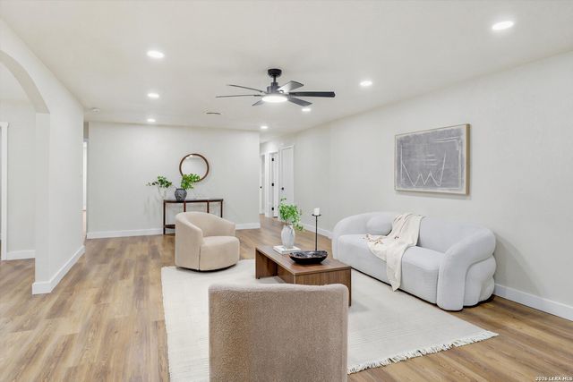 742 Winfield Cir, Windcrest, TX 78239