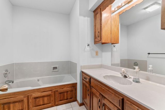 3443 S Bellhurst Avenue, Springfield, MO 65804