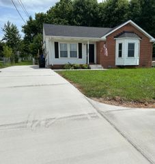 340 Hugh Hunter Rd, Oak Grove, KY 42262