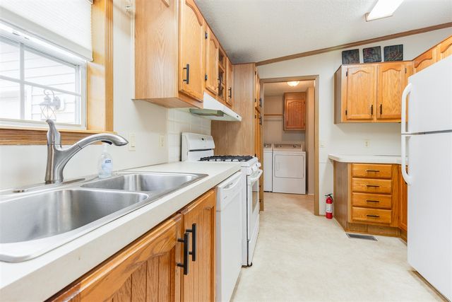 109 Cadgewith, Lansing, MI 48906