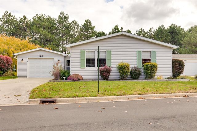 109 Cadgewith, Lansing, MI 48906