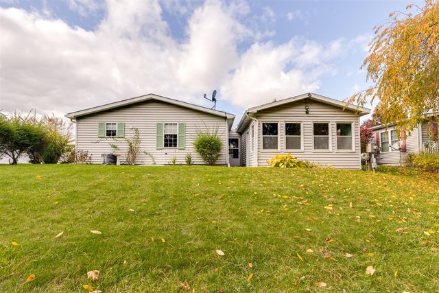 109 Cadgewith, Lansing, MI 48906