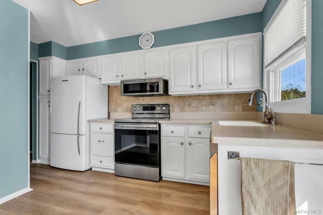 2 Nancy Court, Glen Cove, NY 11542