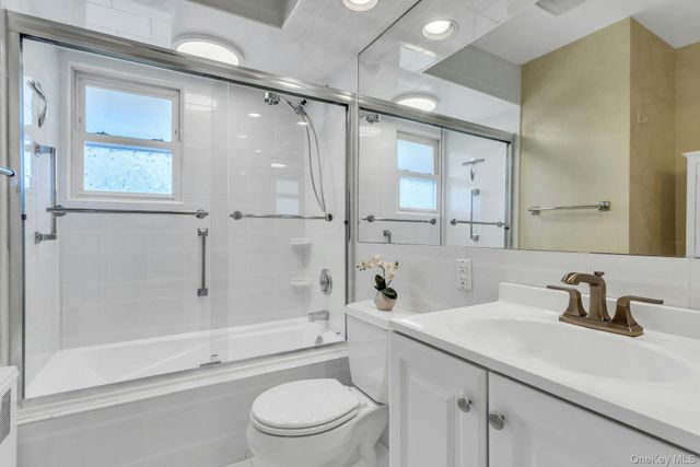 2 Nancy Court, Glen Cove, NY 11542