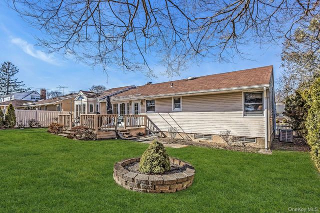 2 Nancy Court, Glen Cove, NY 11542