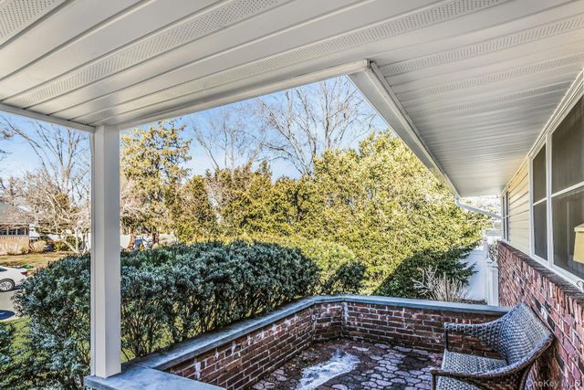 2 Nancy Court, Glen Cove, NY 11542