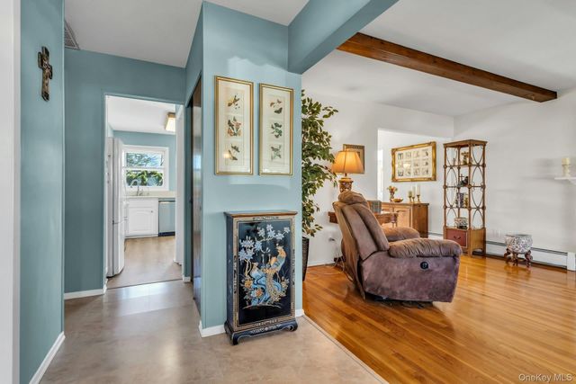 2 Nancy Court, Glen Cove, NY 11542