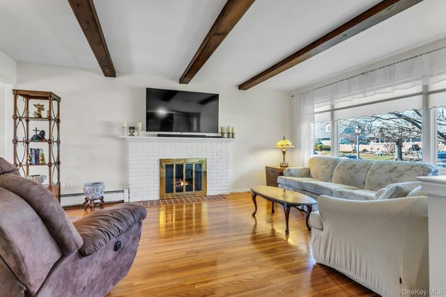 2 Nancy Court, Glen Cove, NY 11542