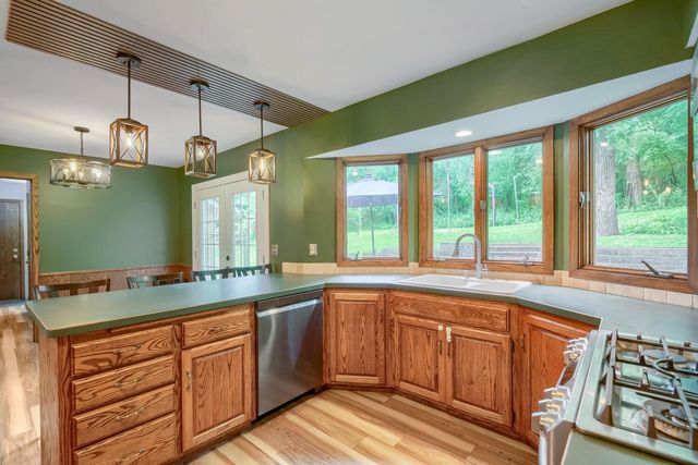 3005 Carlsbad Court, Burnsville, MN 55337