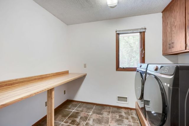 3005 Carlsbad Court, Burnsville, MN 55337