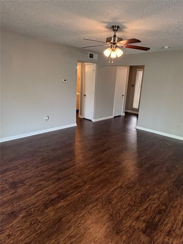 107 Hidalgo Lane, Arlington, TX 76014