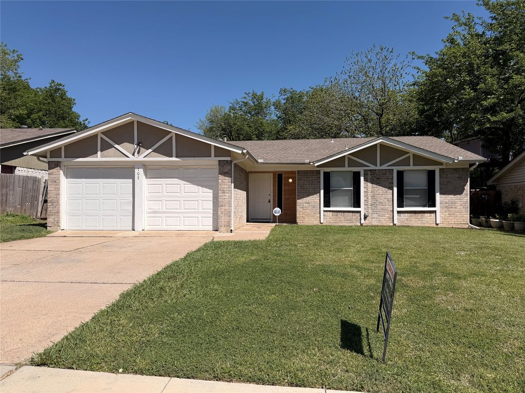 107 Hidalgo Lane, Arlington, TX 76014